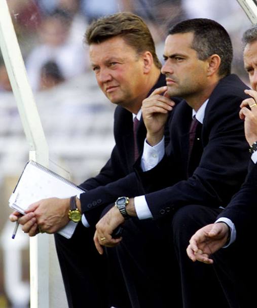 Nel 1998, accanto a Louis van Gaal, come vice allenatore del Barcellona. Reuters